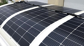 特徴01　軽量・薄型・柔軟性